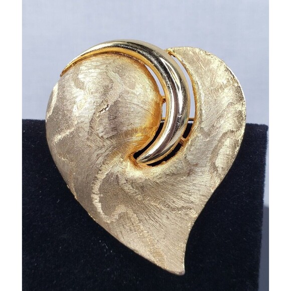Vintage  JJ Jonetta Heart Brooch Yellow Matte Gold Plated 2"  Brooch - Picture 5 of 9
